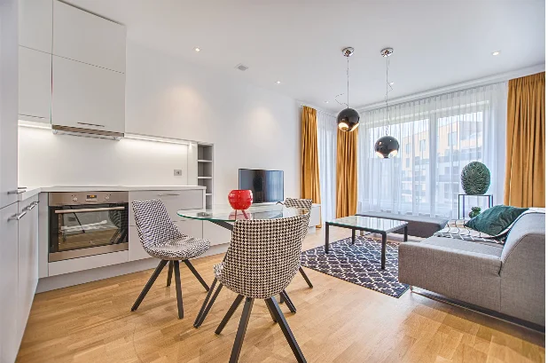 Salon lumineux d'une location courte durée bien tarifée